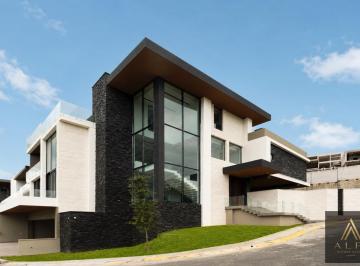 Casa · 741m² · 5 Recámaras · 4 Estacionamientos · Casa - Sierra Alta 9o Sector