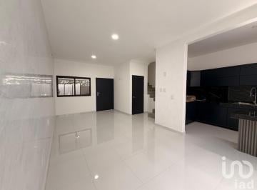 Casa · 195m² · 3 Recámaras · 2 Estacionamientos · Venta de Casa en Colonia Colesquizan, Tuxtla Gutierrez