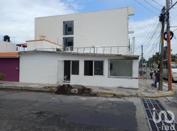 Local comercial · 92m² · Local en Renta Sobre Boulevard Ruiz Cortines y Esquina Reyes Heroles, en Boca del Rio, Ver.