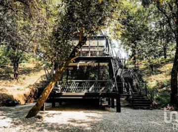 Casa · 255m² · 2 Recámaras · 3 Estacionamientos · Cabaña en Venta en El Bosque de Tepoztlán, a 5 Minutos de La Caseta