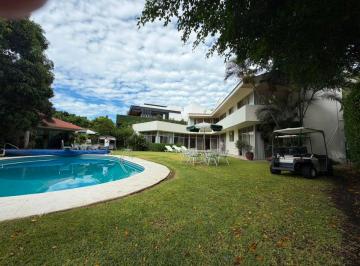 Casa de 5 habitaciones, Yautepec · Casa en Venta con Alberca Propia en Fraccionamiento Viveros de Cocoyoc