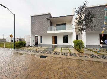 Casa en condominio · 228m² · 3 Recámaras · 3 Estacionamientos · Vitalia Metepec
