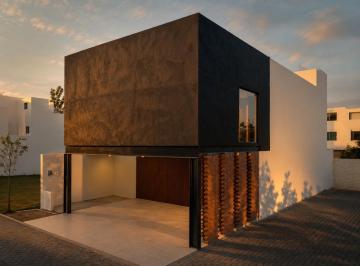 Casa · 236m² · 4 Recámaras · 2 Estacionamientos · Venta Casa en Lomas de Angelopolis Frente Al Chedraui Selecto