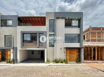 Casa · 330m² · 3 Recámaras · 2 Estacionamientos · Casa en Venta en Residencial Mulix 3418, Zona Santiago Momoxpan, Cholula