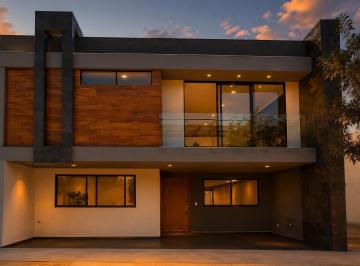 Casa · 180m² · 5 Recámaras · 2 Estacionamientos · Casa en Venta en Lomas de Angelopolis III, Cascatta, Excelente Ubicación