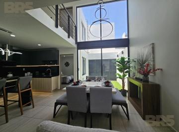 Casa · 146m² · 3 Recámaras · 2 Estacionamientos · Casa en Venta en Zona Candiles Corregidora, con Doble Altura y Recámara en Pb