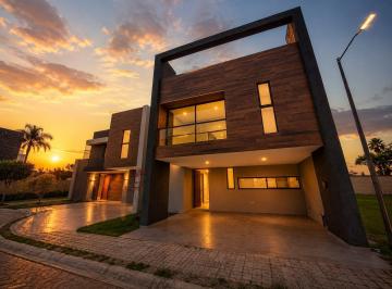 Casa · 180m² · 4 Recámaras · 2 Estacionamientos · Casa en Venta en Lomas de Angelopolis III, Frente Al Chedraui 4 Recamaras.