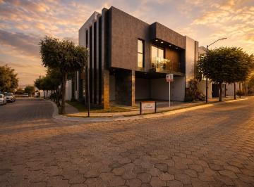 Casa · 263m² · 3 Recámaras · 2 Estacionamientos · Casa en Venta en Lomas de Angelopolis III, en Esquina, Cascatta, 3 Recamaras