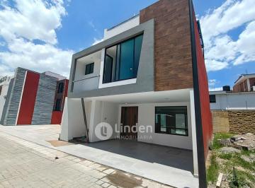 Casa · 120m² · 3 Recámaras · 2 Estacionamientos · Casa en Venta en Fraccionamiento Maranta, Zona San Pedro Cholula, Puebla.