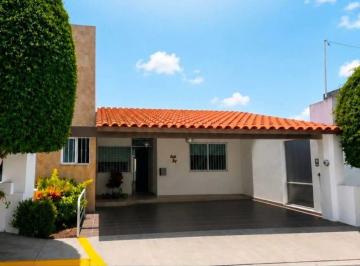 Casa en condominio de 3 habitaciones, Morelia · Casa en Renta en Fracc Bugambilias