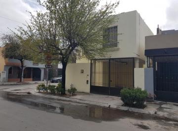 Casa de 3 habitaciones, Apodaca · Casa en Renta en Privada en Esquina en La Colonia Jacaranda Apodaca