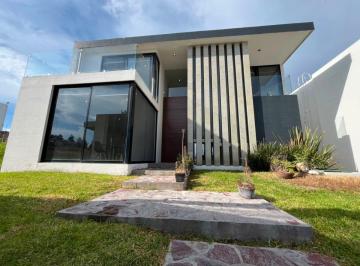 Casa de 4 habitaciones, León · Casa en Renta Amueblada en Léon Guanajuato en El Bosque Country Club, Gran Jardín con Campo de Golf