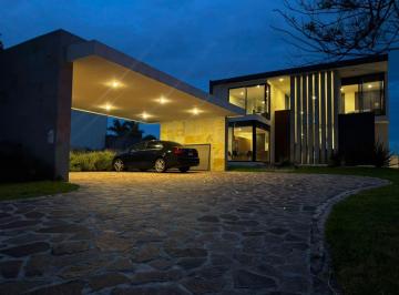 Casa de 4 habitaciones, León · Casa en Renta Al Norte de León Guanajuato, El Bosque Country Club, - Gran Jardín