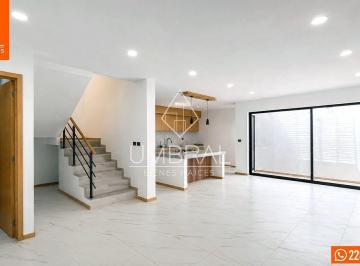 e7c07fac6fce32e734409d26703bc4e054a666418f9196fa51c3fbac1387b2b3 · Casa con 4 Recámaras en Venta, Imperial de Las Ánimas Xalapa