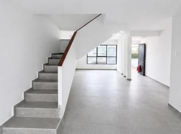 Casa · 4 Recámaras · 3 Estacionamientos · Casa en Renta Para Oficinas en Sierra Leona