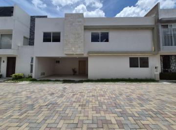 Casa de 3 habitaciones, Cuautlancingo · Casa Moderna en Venta en San Pedro Cholula con Roof Garden
