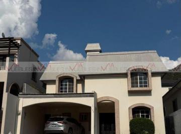 Casa · 315m² · 3 Recámaras · 2 Estacionamientos · Casa en Renta en Lomas de San Agustín