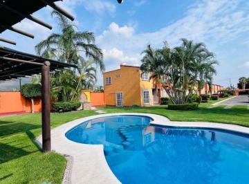 Casa de 2 habitaciones, Emiliano Zapata · Casa en Condominio de Pocas Casas con Alberca, Dentro del Fraccionamiento Las Garzas: