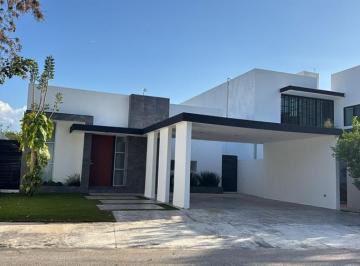 Casa · 425m² · 3 Recámaras · 2 Estacionamientos · Casa en Zona Yucatán Country Club