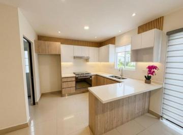 Casa en Renta de 3 habitaciones  · Casa en Renta Cumbres Lux