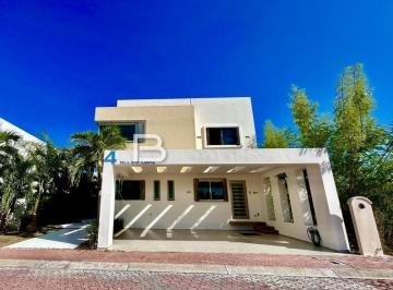 Casa · 352m² · 4 Recámaras · 2 Estacionamientos · Isla Dorada Casa en Renta Sin Muebles Lista Para Ocupar