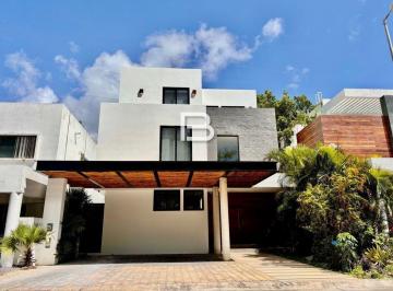 Casa · 300m² · 3 Recámaras · 3 Estacionamientos · Casa en Renta en Residencial Cumbres