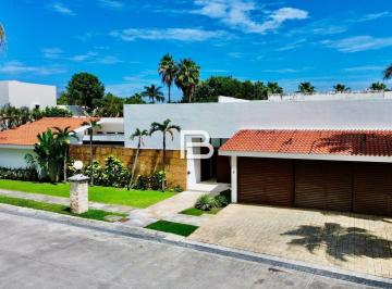 Casa · 1800m² · 4 Recámaras · 5 Estacionamientos · Casa en Renta en Residencial Villa Magna Cancun