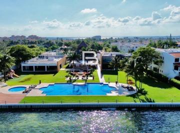 Casa · 400m² · 3 Recámaras · 2 Estacionamientos · Casa en Renta en Isla Dorada con Alberca