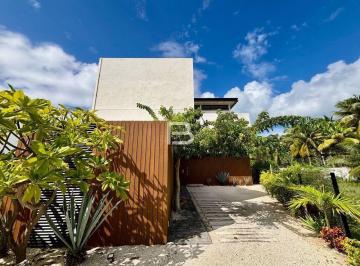 Casa · 468m² · 4 Recámaras · 5 Estacionamientos · Mansión en Renta en Isla Dorada, Cancún.