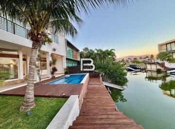 Casa · 400m² · 4 Recámaras · 4 Estacionamientos · Casa en Renta en Isla Dorada Sin Muebles
