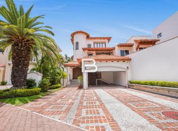 Casa · 5 Recámaras · Casa en Renta Alianza Cancun