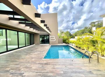 Casa · 728m² · 4 Recámaras · 5 Estacionamientos · Casa en Lagos del Sol