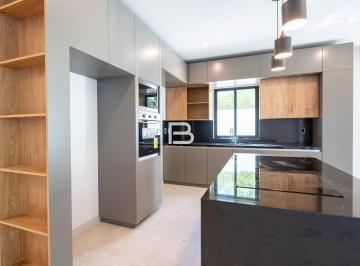 Casa · 250m² · 3 Recámaras · 2 Estacionamientos · Casa en Fraccionamiento Vía Cumbres
