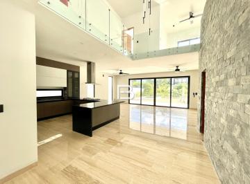 Casa · 387m² · 4 Recámaras · 3 Estacionamientos · Casa en Lagos del Sol