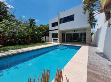 Casa · 450m² · 5 Recámaras · 2 Estacionamientos · Casa en Residencial Cumbres