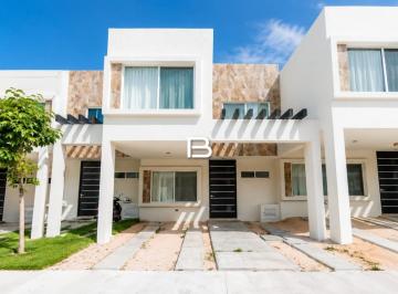 Casa · 160m² · 3 Recámaras · 2 Estacionamientos · Casa en Playa del Carmen
