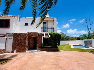 Casa · 495m² · 4 Recámaras · 5 Estacionamientos · Casa en Gran Santa Fe
