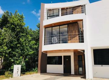 Casa · 3 Recámaras · 2 Estacionamientos · En Renta Casa en Residencial Arbolada Cancun
