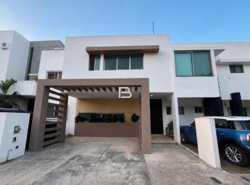 Casa · 110m² · 3 Recámaras · 2 Estacionamientos · En Venta Casa en Residencial Arbolada en Cancun