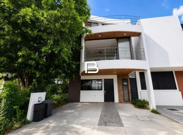 Casa · 110m² · 3 Recámaras · 2 Estacionamientos · Casa en Arbolada