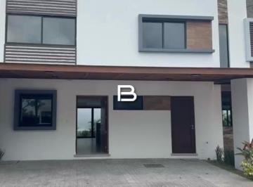 Casa · 326m² · 4 Recámaras · 2 Estacionamientos · Casa en Residencial Río