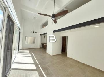 Casa · 200m² · 3 Recámaras · 2 Estacionamientos · Casa en Fraccionamiento Vía Cumbres