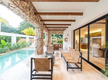 Casa · 430m² · 4 Recámaras · 3 Estacionamientos · Casa en Lagos del Sol