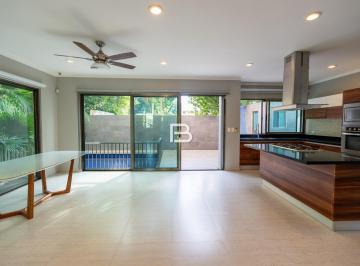 Casa · 300m² · 5 Recámaras · 3 Estacionamientos · Casa en Residencial Cumbres