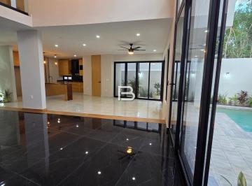 Casa · 237m² · 4 Recámaras · 2 Estacionamientos · Casa en Fraccionamiento Vía Cumbres