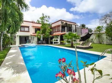 Casa · 812m² · 4 Recámaras · 3 Estacionamientos · Casa en Venta en Residencial Campestre de 4 Recamaras