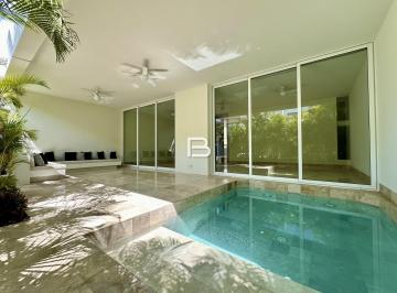 Casa · 220m² · 3 Recámaras · 4 Estacionamientos · Casa en Puerto Cancún