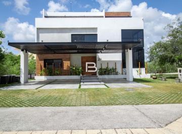 Casa · 342m² · 4 Recámaras · 3 Estacionamientos · Casa en Venta en Cancun Country Club