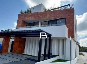 Casa · 334m² · 3 Recámaras · 2 Estacionamientos · Casa en Fraccionamiento Vía Cumbres