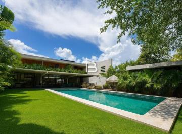 Casa · 1050m² · 4 Recámaras · 8 Estacionamientos · Casa en Lagos del Sol